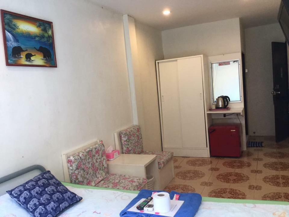 Miggy Guest House (Adults Only) Bangkok Buitenkant foto